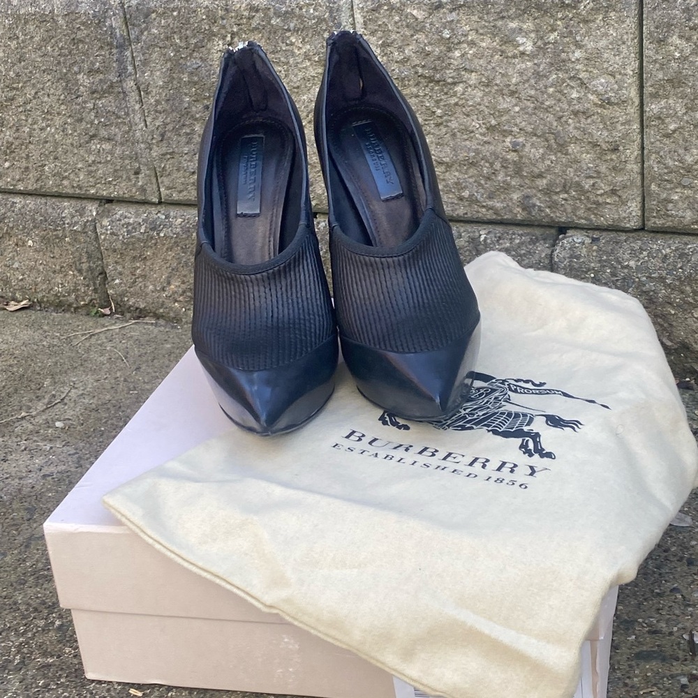 Burberry Black Pointed Ribbed Slip-On Heels - Picture 9 of 14
